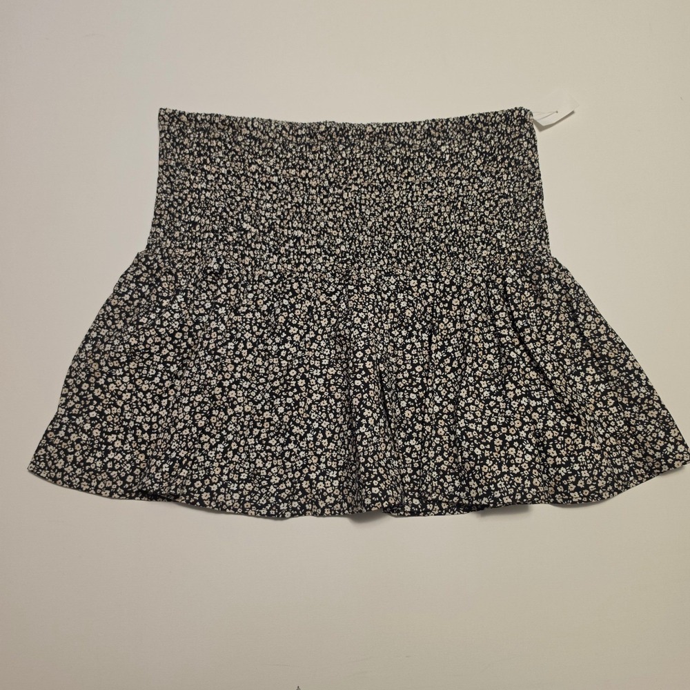 H&M Floral Ditsy Print Smocked Waist Mini Skirt Black White Size Medium